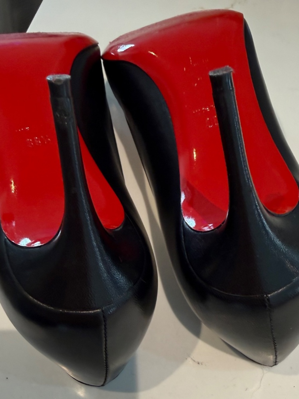 LOUBOUTIN Decolette 554 70 Black pumps size 38.5 - Picture 6 of 11